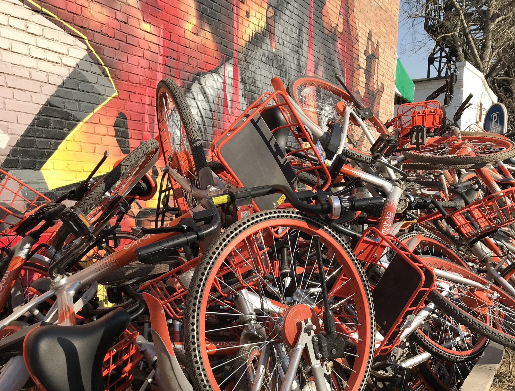 Bluegogo MengBike companies collapse as bike sharing bubble pops